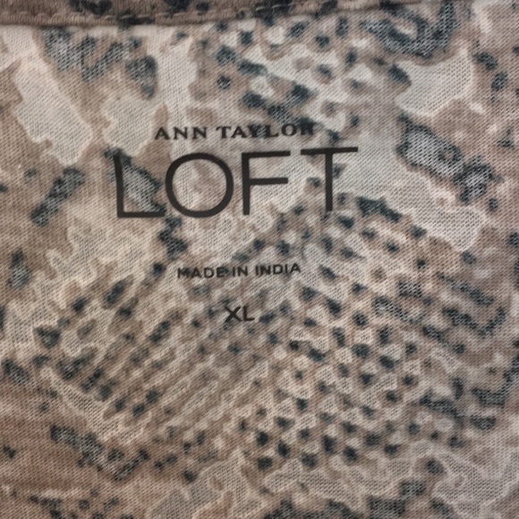 Ann Taylor Loft Sleeveless Top XL. Python Print - Picture 3 of 6